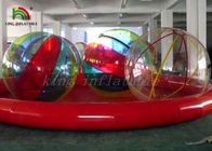 چند رنگ تور بادی در توپ آب، کودکان و نوجوانان خنده دار بازی های تابستانی آب استخر