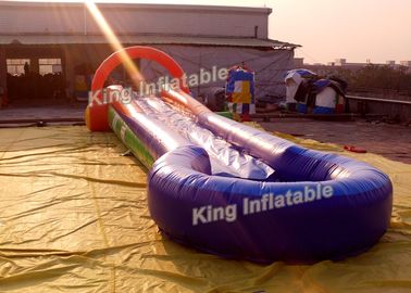 خنده دار U Shaped Outdoor Inflatable Water Slide توری پلاستیکی PVC با دمنده