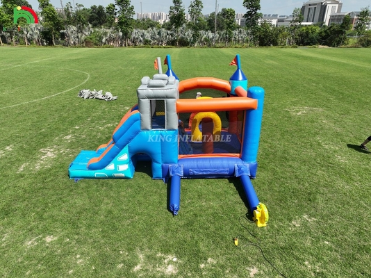 کاخ پرتابی کمبو با اسلایدها و گلوله ها برای بچه ها